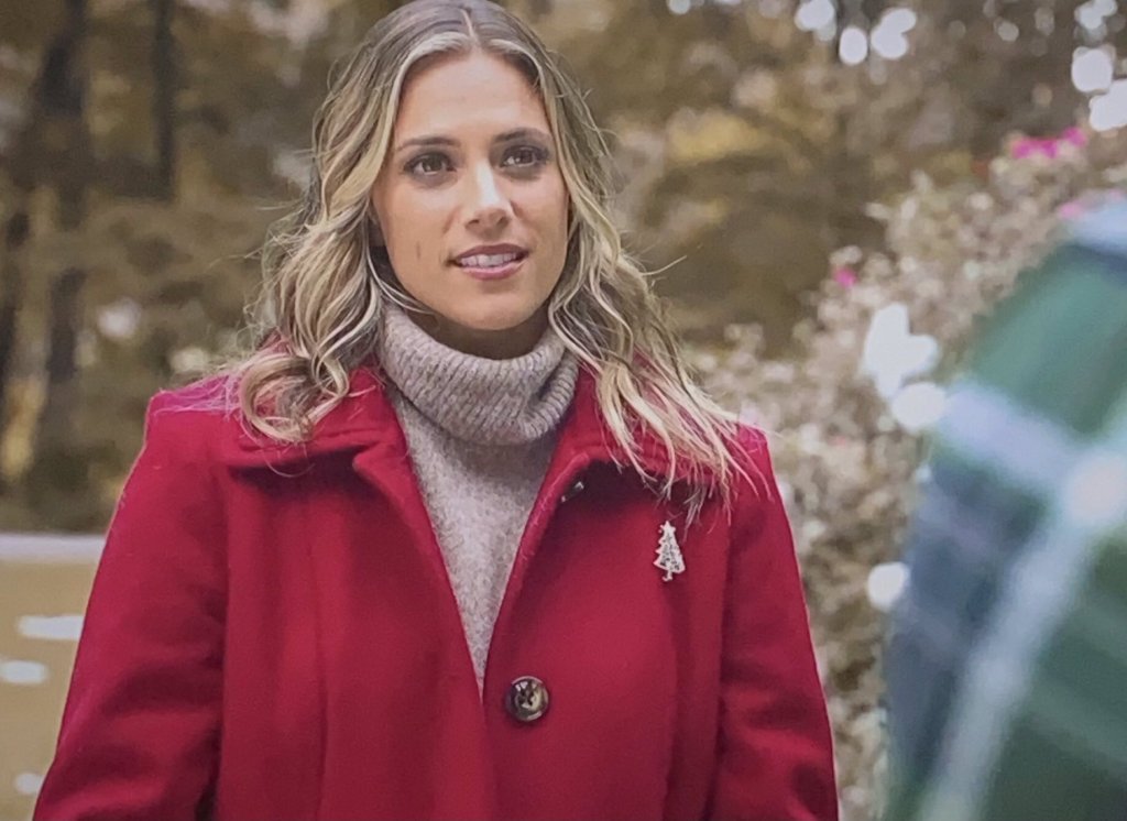 Jana Kramer in 'A Welcome Home Christmas'