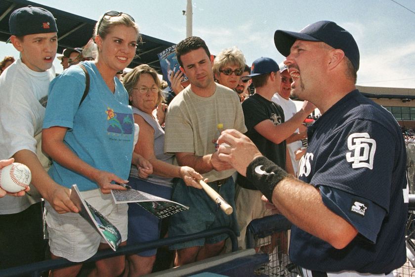 San Diego Padres outfielder Garth Brooks speaks to fans as he sign autographs prior to his team's Cactus League game against the Seattle Mariners 25 March, 1999 in Peoria, Arizona. The country and western entertainer is a non-roster invitee to the Padres' spring training camp. 