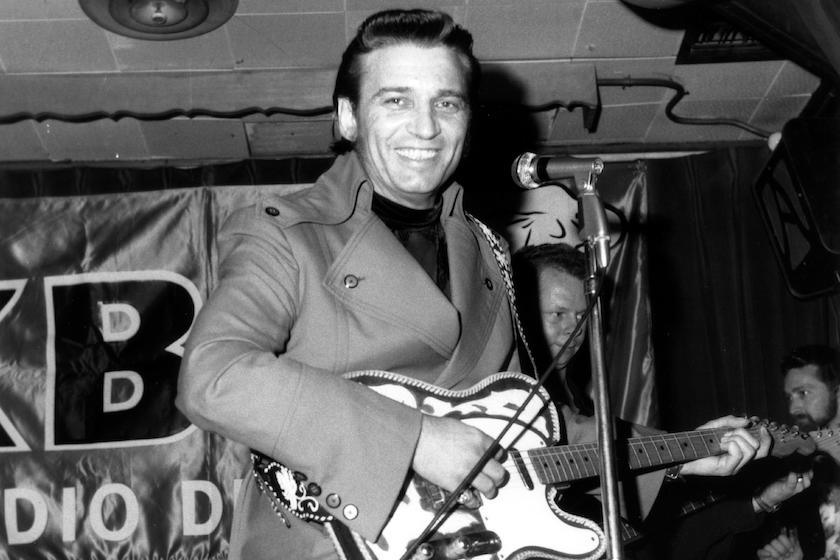  CIRCA 1970: Photo of Waylon Jennings Photo