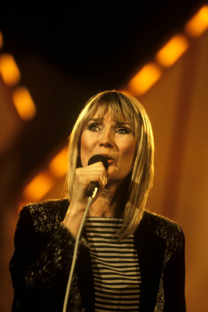 Gail Davies performs onstage