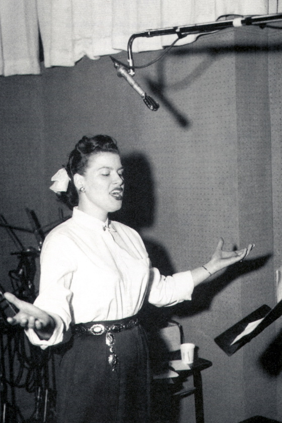 UNITED STATES - JANUARY 01: (AUSTRALIA OUT) USA Photo of Patsy CLINE, For