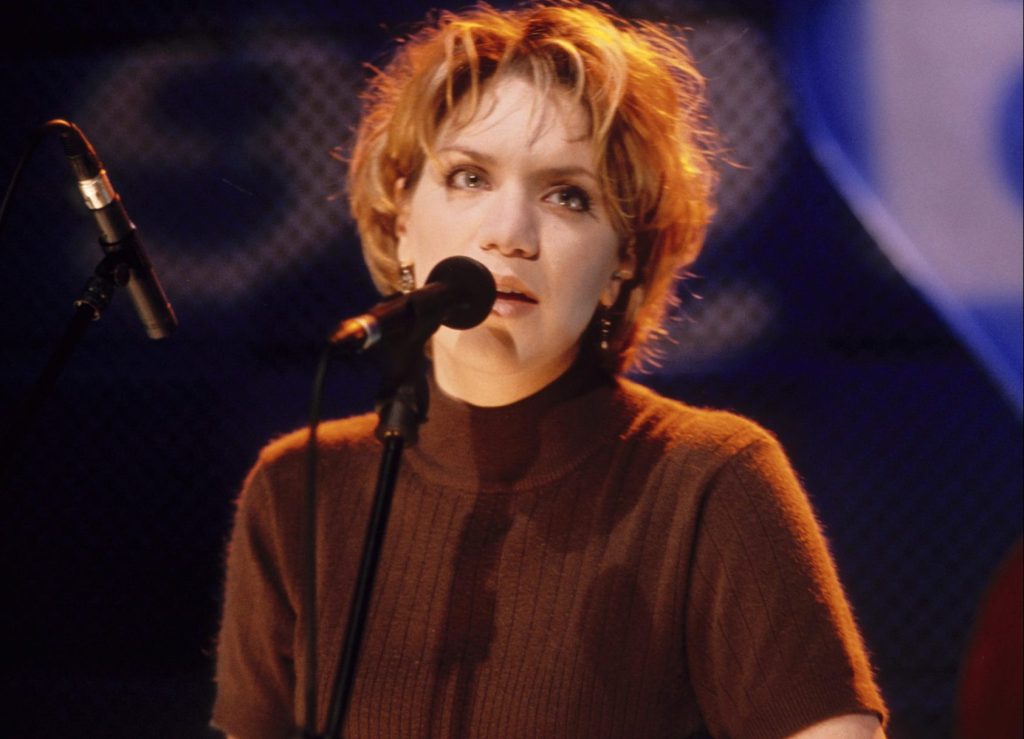 VH1 Photo of Alison KRAUSS, Alison Krauss performing on stage 
