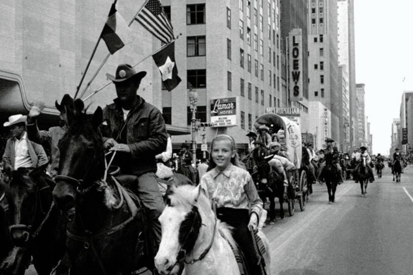 Trail riders, several thousand strong, parade through downtown Houston, Feb. 21, 1968