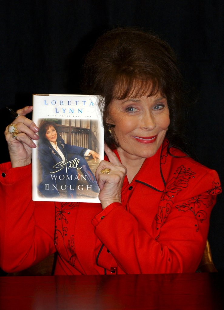 Country music legend Loretta Lynn, the original 'Coalminer's Daughter' was at 'Barnes and Noble' bookstore on 5th Avenue to sign her book 'Still Woman Enough' in New York, United States on April 04, 2002. (Photo by David LEFRANC/Gamma-Rapho via Getty Images)