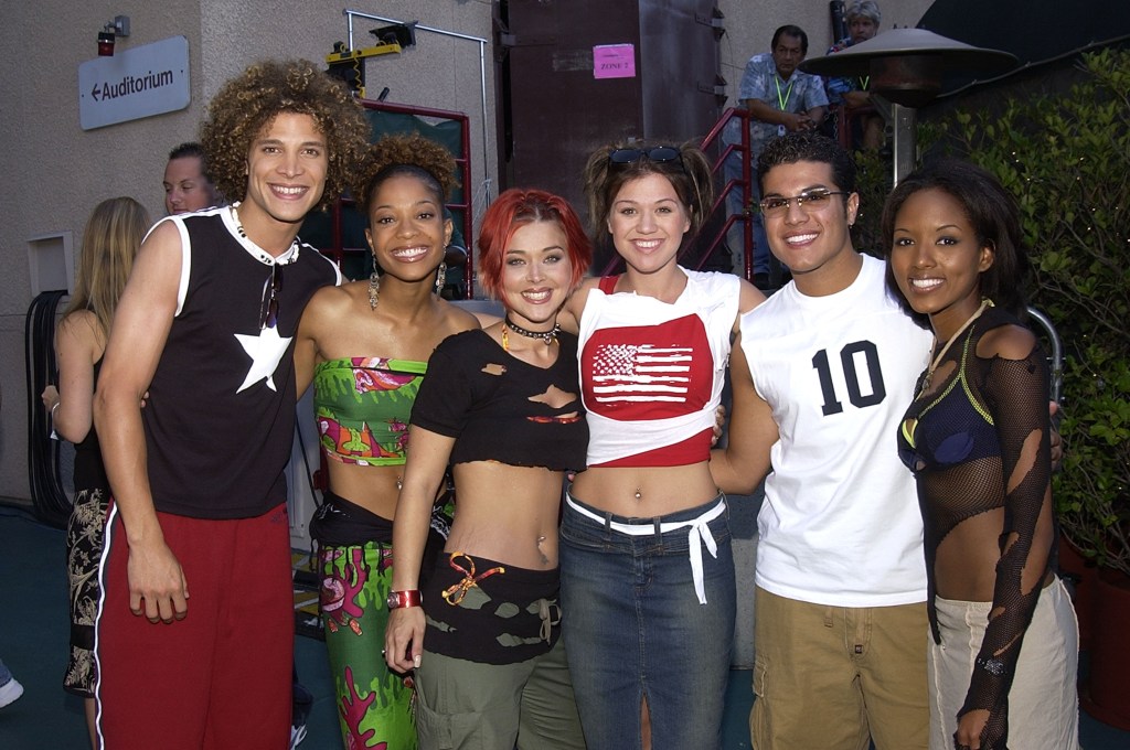 Justin Guarini, Tamrya Gray, Nikki Mckibbin, Kelly Clarkson, RJ Helton and Christina Christian from "American Idol" 