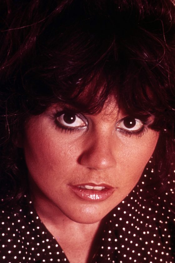 Linda Ronstadt, portrait, circa 1975. 