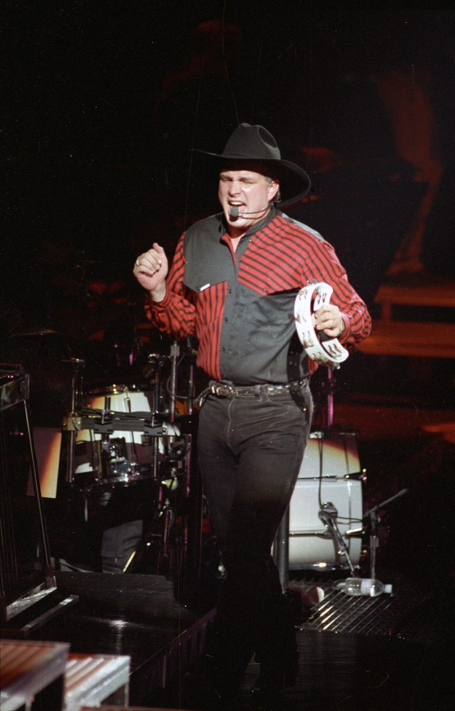  Photo of Garth Brooks 