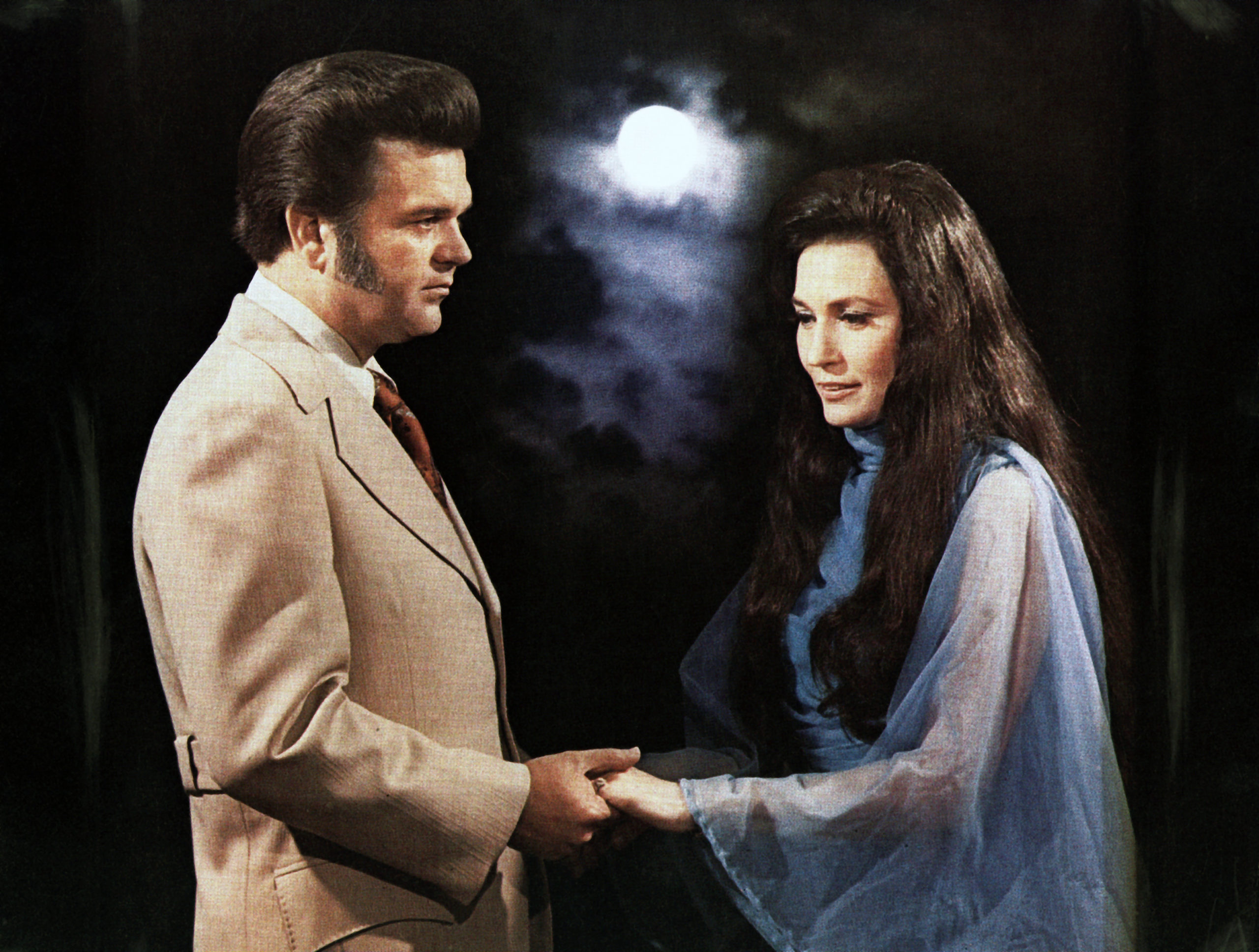CIRCA 1979: Loretta Lynn and Conway Twitty pose for a portrait in circa 1979. 