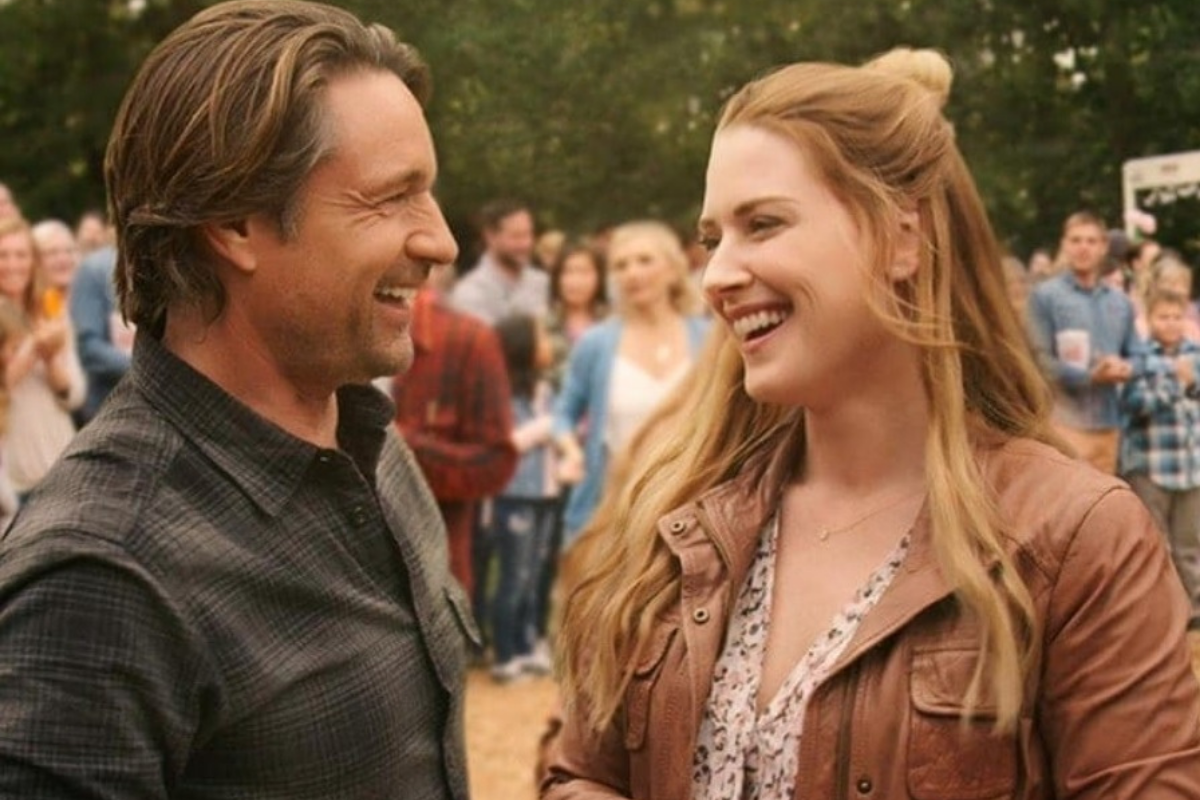 Martin Henderson as Jack and Alexandra Breckenridge as Mel in clip from 'Virgin River'