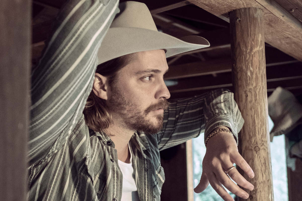 Luke Grimes press photo