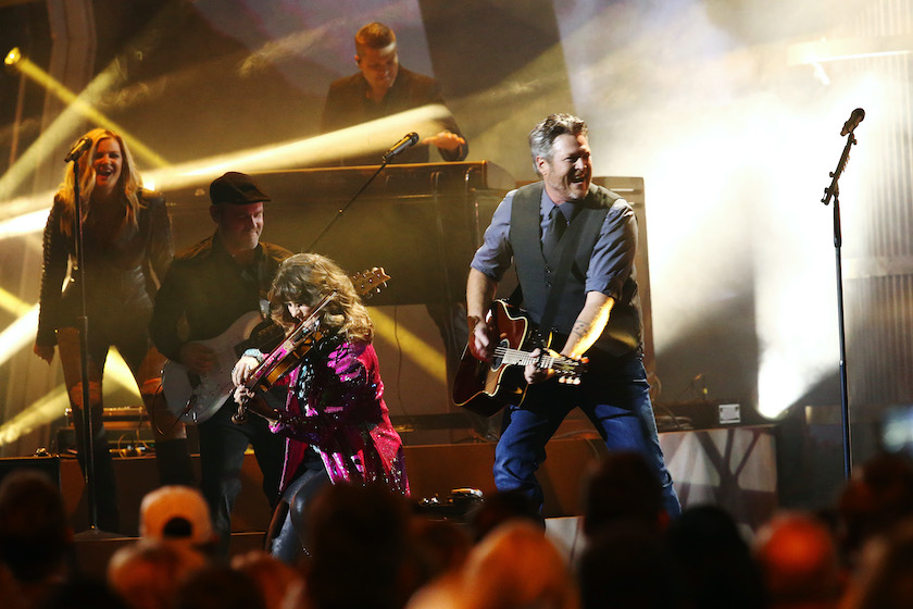 NASHVILLE, TENNESSEE - NOVEMBER 13: (FOR EDITORIAL USE ONLY) Blake Shelton and Jenee Fleenor performs onstage during the 53rd annual CMA Awards at the Bridgestone Arena on November 13, 2019 in Nashville, Tennessee. 