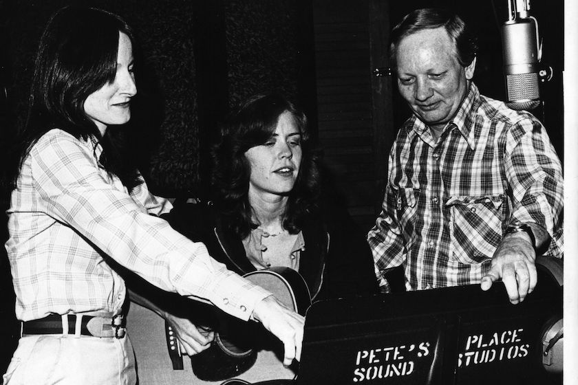 (From left) Linda Hargrove and Pam Rose with their mentor, Pete Drake
