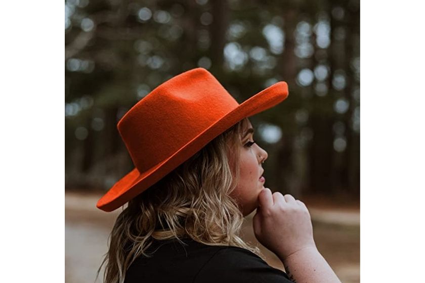 What to Wear to Outdoor Concerts - hat