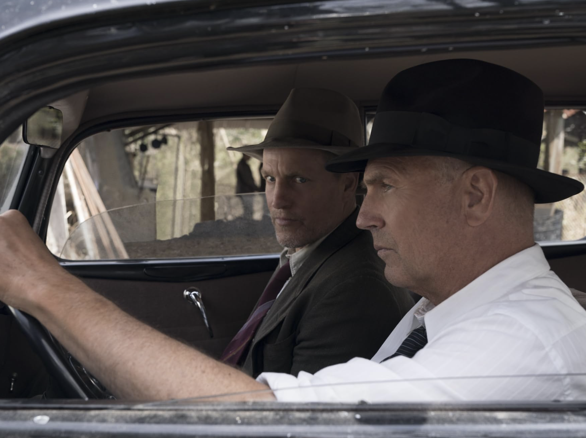 Kevin Costner and Woody Harrelson in The Highwaymen (2019)
