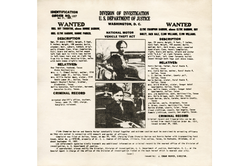 An FBI wanted poster showing American bank robbers and lovers Clyde Barrow (1909 - 1934) and Bonnie Parker (1911 -1934), popularly known as Bonnie and Clyde, May 21, 1934
