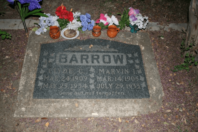 Clyde and Buck Barrow's grave, inscribed: "Gone but not forgotten"