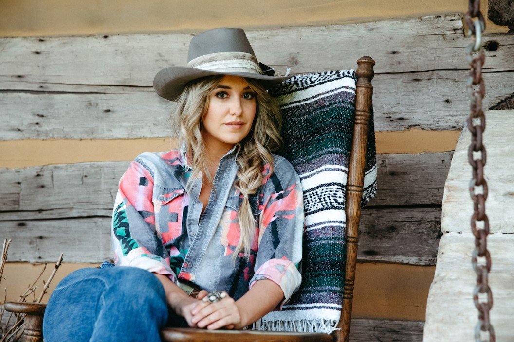 A 2022 press shot of Lainey Wilson