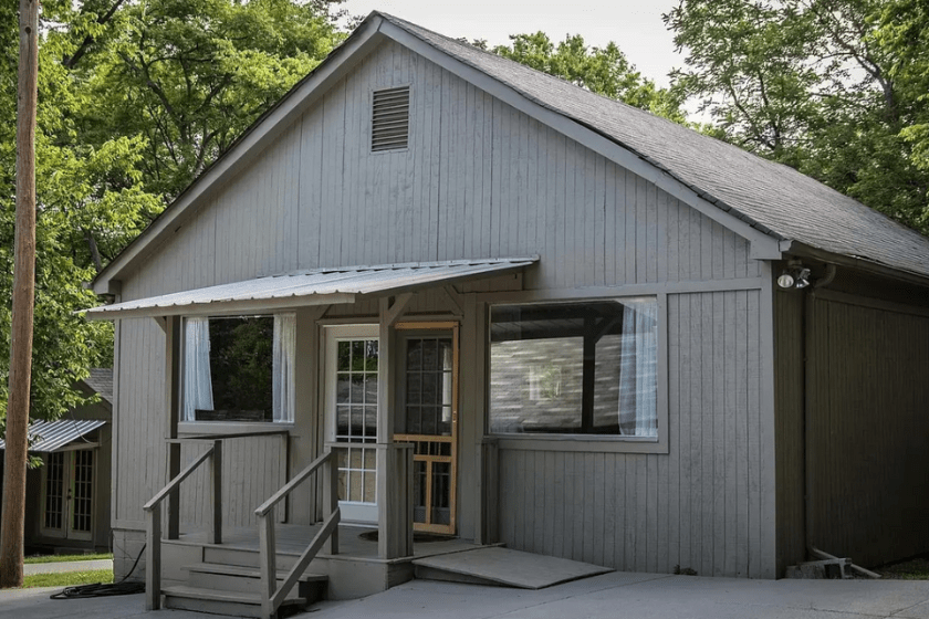 Guest house in Dolly Parton's former Nashville property