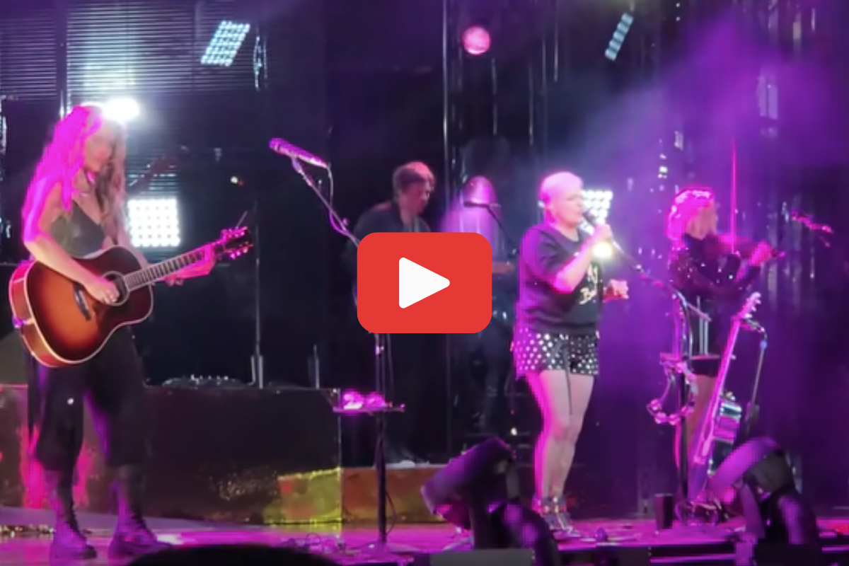 Screengrab of The Chicks' live Aug. 13, 2022 performance of "Hopelessly Devoted to You."