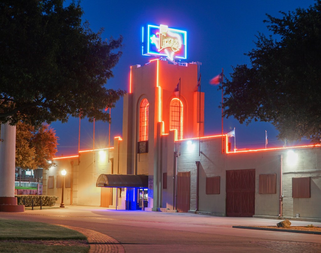 Billy Bob's Exterior