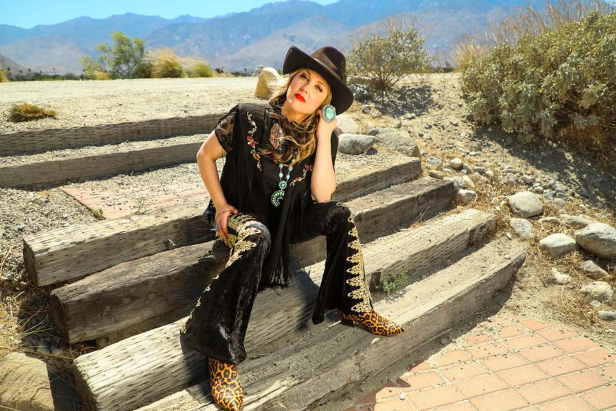 Sunny Sweeney poses on steps