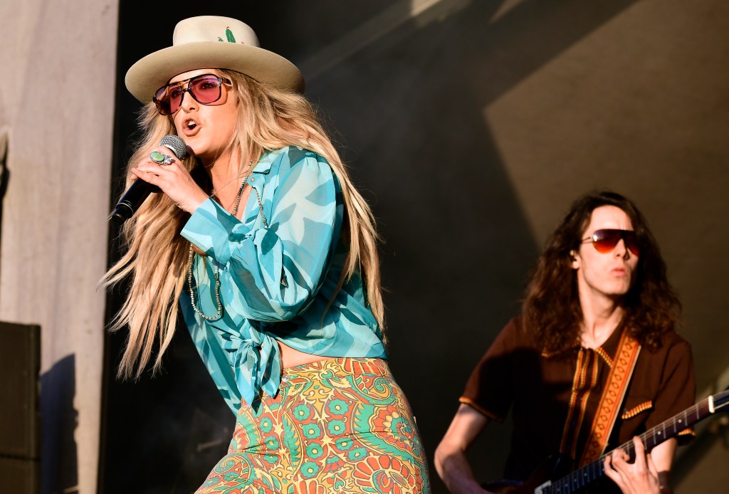 SAN DIEGO, CALIFORNIA - NOVEMBER 18: Lainey Wilson performs during the Wonderfront Music & Arts festival at Seaport Villiage on November 18, 2022 in San Diego, California.