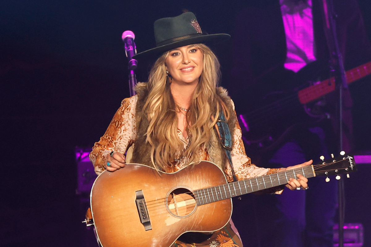 Lainey Wilson performs at Ascend Amphitheater on October 01, 2022 in Nashville, Tennessee.