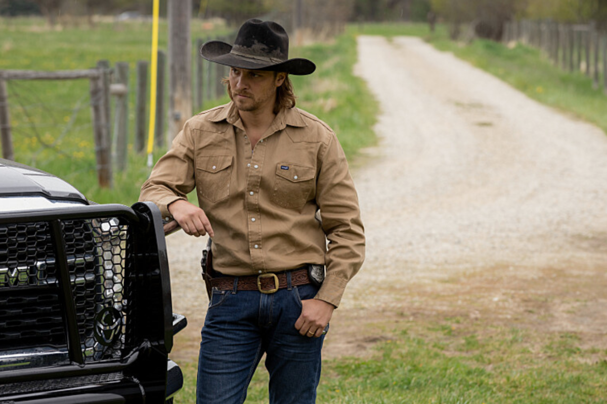 Luke Grimes in Yellowstone as Kayce Dutton