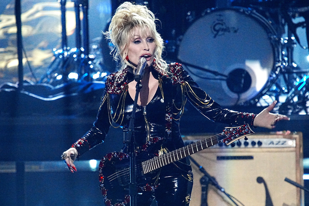 Inductee Dolly Parton performs on stage during the 37th Annual Rock & Roll Hall Of Fame Induction Ceremony at Microsoft Theater on November 05, 2022 in Los Angeles, California.