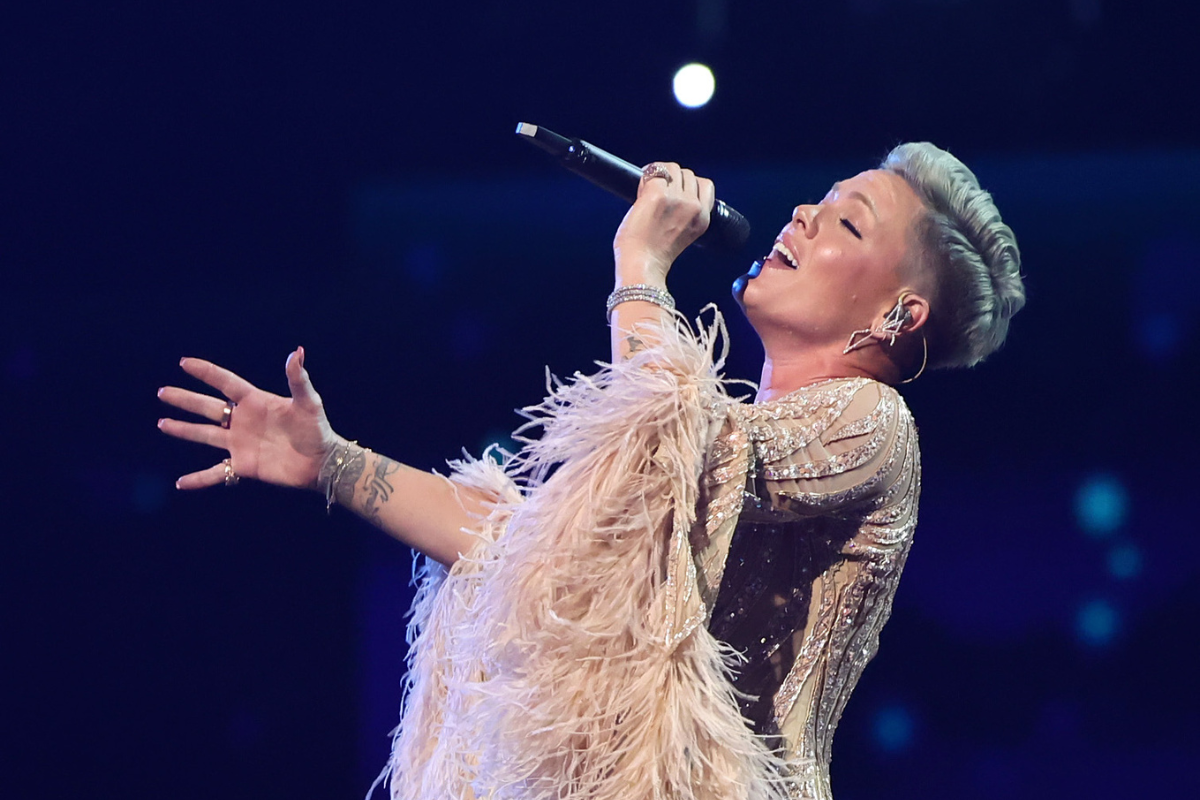 LOS ANGELES, CALIFORNIA - NOVEMBER 20: P!nk performs onstage during the 2022 American Music Awards at Microsoft Theater on November 20, 2022 in Los Angeles, California. (Photo by Emma McIntyre/Getty Images for dcp)