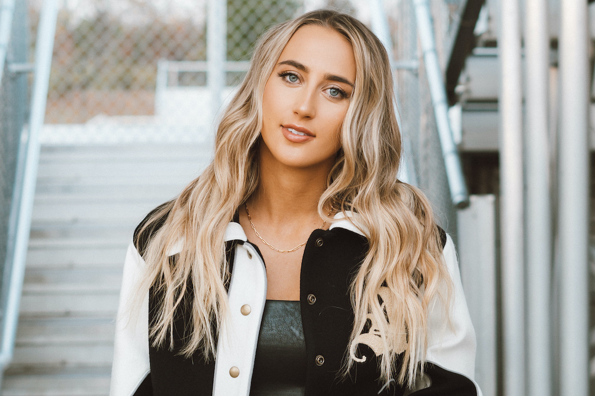 Press shot of Ashley Cooke from 2022