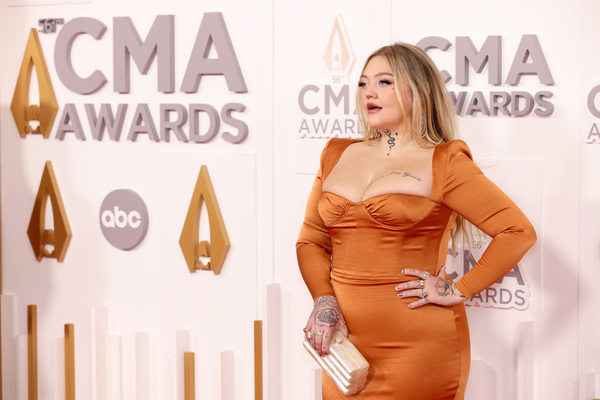 Elle King at the 2022 CMA Awards red carpet