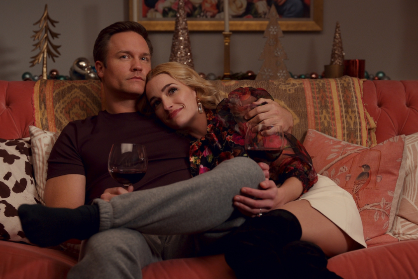 Scott Porter and Brianne Howey in 'Ginny & Georgia' season 2. (Netflix)
