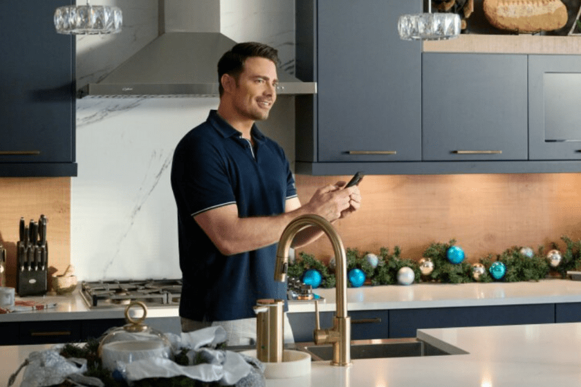 Jonathan Bennett in 'The Holiday Sitter' for the Hallmark Channel