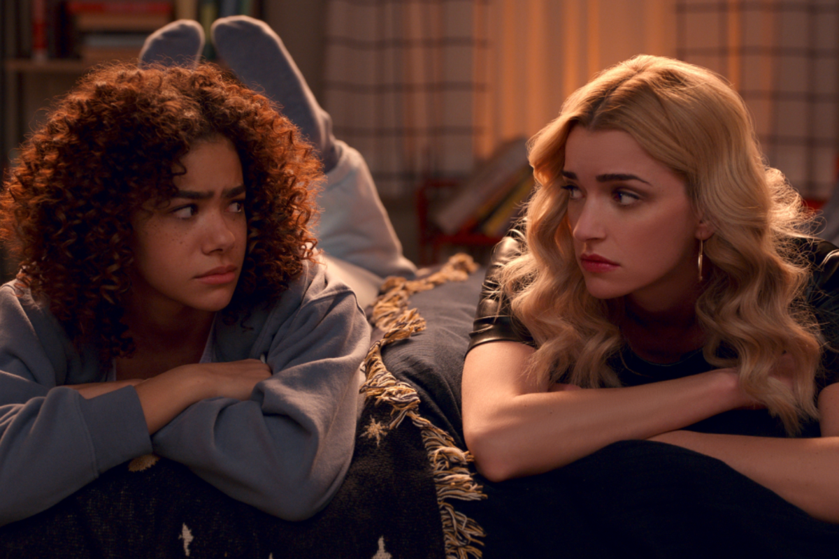 Antonia Gentry as Ginny, Brianne Howey as Georgia in episode 209 of Ginny & Georgia.
