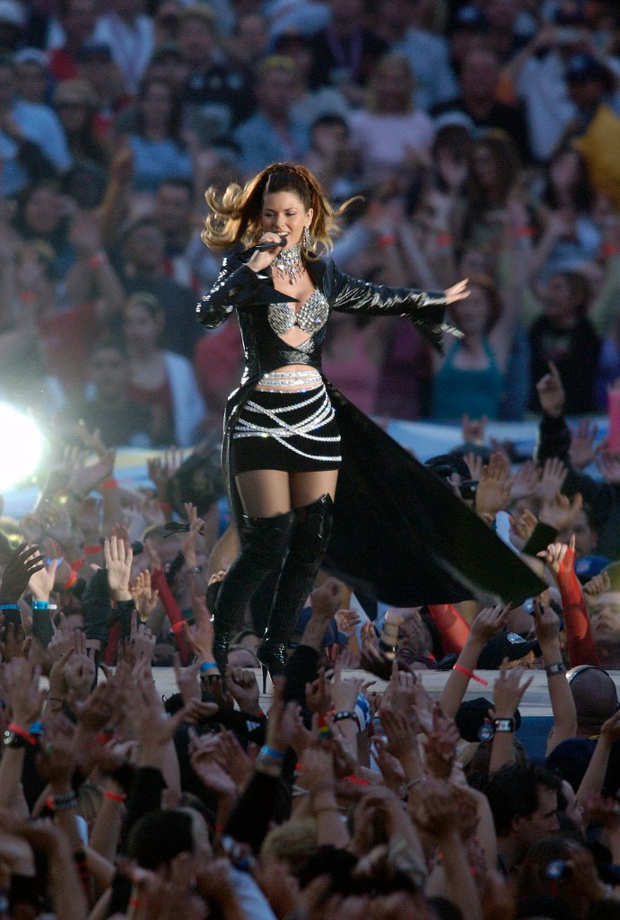 SAN DIEGO, CA - JANUARY 26: Shania Twain performs during The AT&T Wireless Super Bowl XXXVII Halftime Show on January 26, 2003 at Qualcomm Stadium in San Diego, California. The Buccaneers won the game 48-21.  
