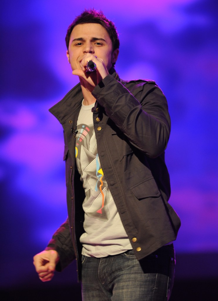 LOS ANGELES, CA - FEBRUARY 25: Contestant Kris Allen performs live on American Idol February 25, 2009 in Los Angeles, California. The second 12 of the top 36 perform in front of the American Idol judges on Fox. 