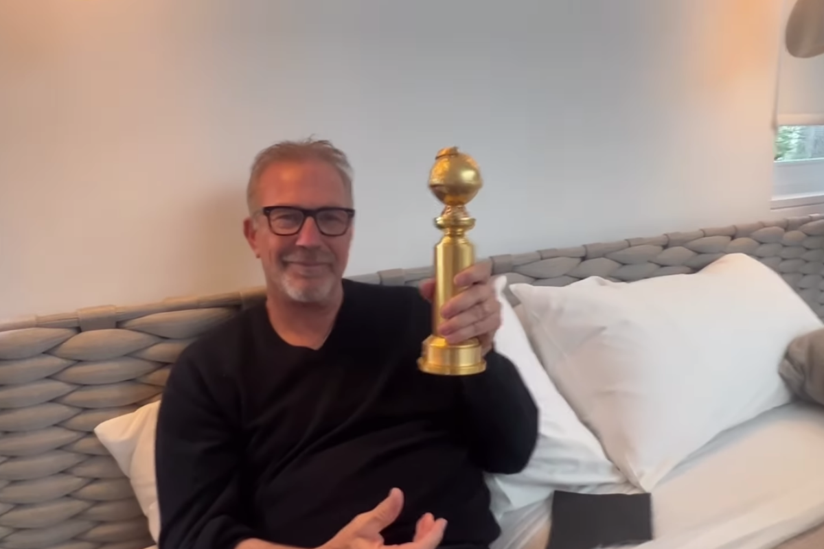 kevin costner holding golden globe statuette