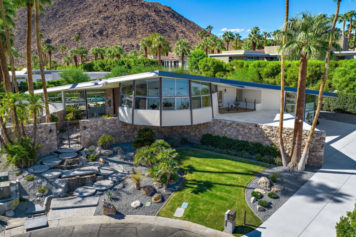 elvis presley house in palm springs house