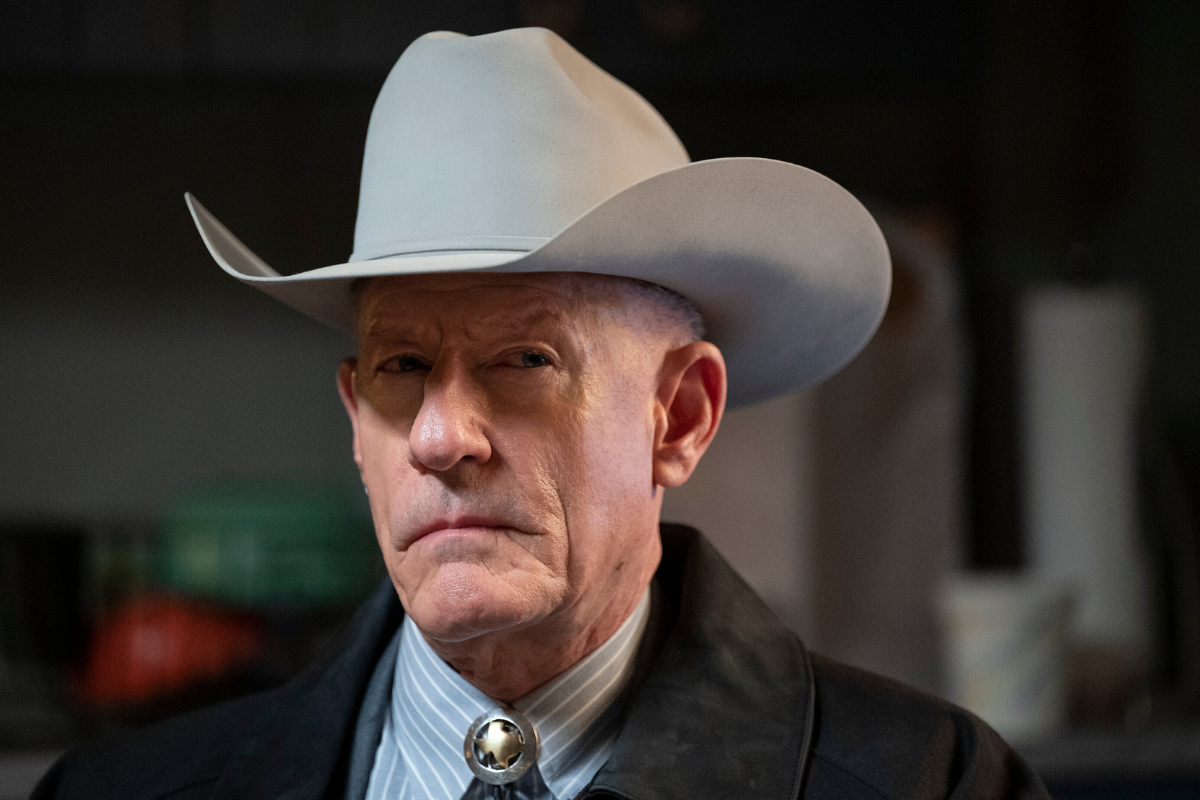Lyle Lovett as Mayor Waylon Gates