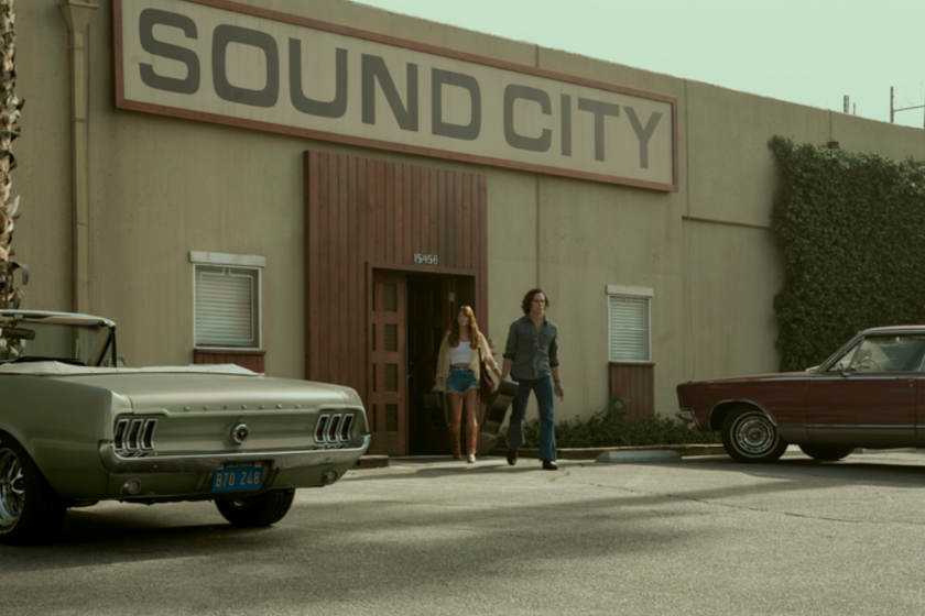 Riley Keough (Daisy Jones), Sam Claflin (Billy Dunne)