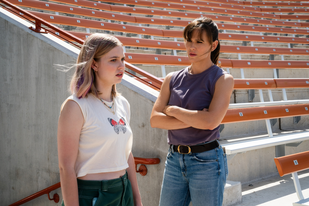 Jennifer Garner and Angourie Rice in "The Last Thing He Told Me"