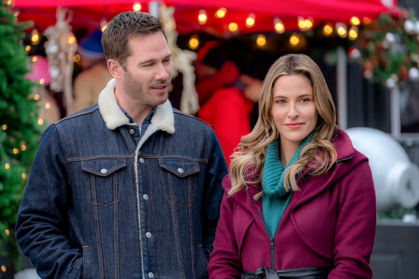 Luke Macfarlane, Jill Wagner in 'Karen Kingsburys Maggie's Christmas Miracle'