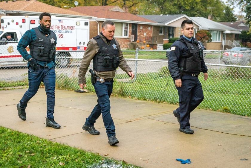 "White Knuckle" Episode 802 -- Pictured: (l-r) LaRoyce Hawkins as Kevin Atwater, Jason Beghe as Hank Voight