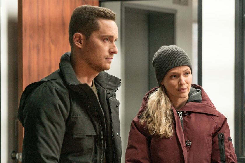 CHICAGO P.D. -- "Equal Justice" Episode 806 -- Pictured: (l-r) Jesse Lee Soffer as Jay Halstead, Tracy Spiridakos as Hailey Upton