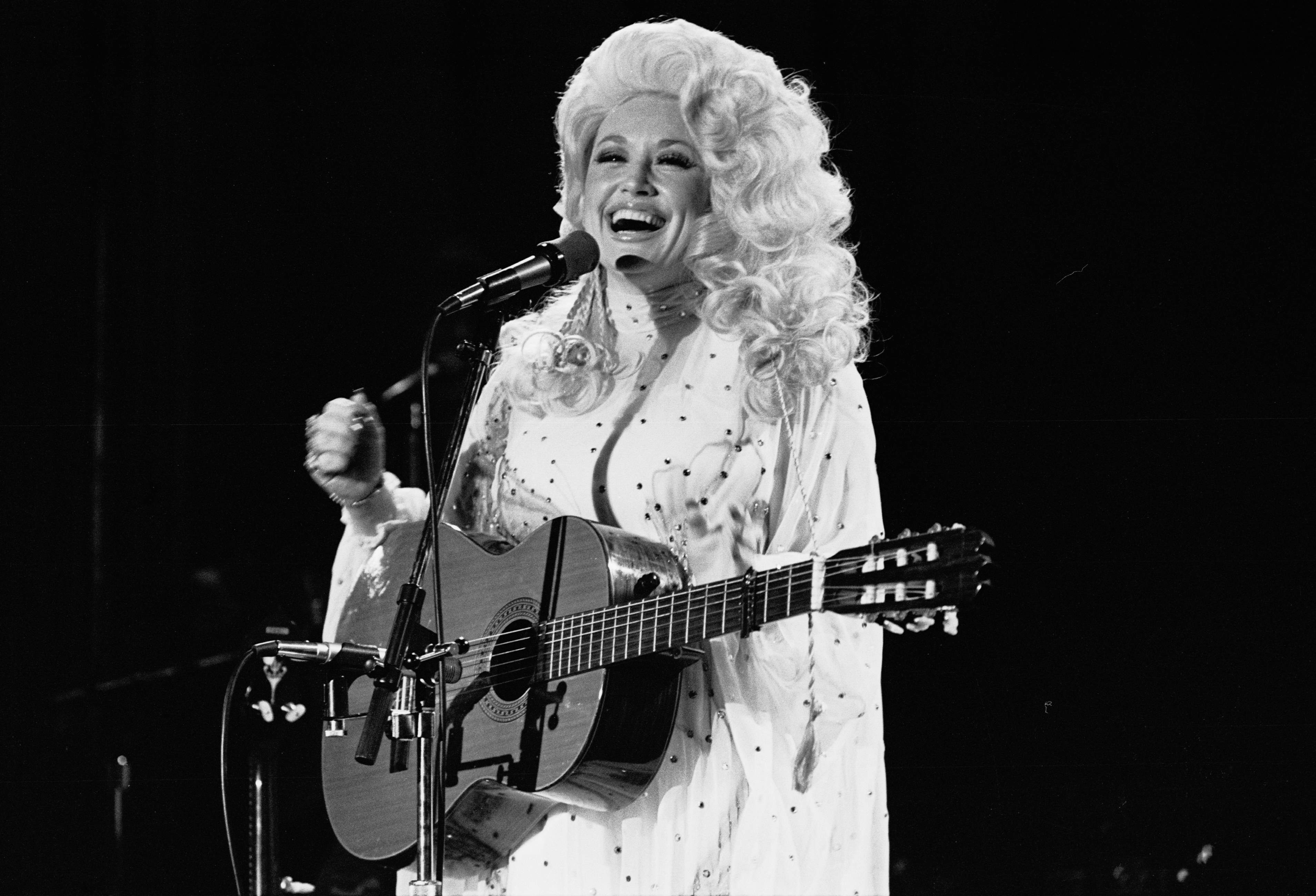 UNITED STATES - JANUARY 01: Photo of Dolly PARTON