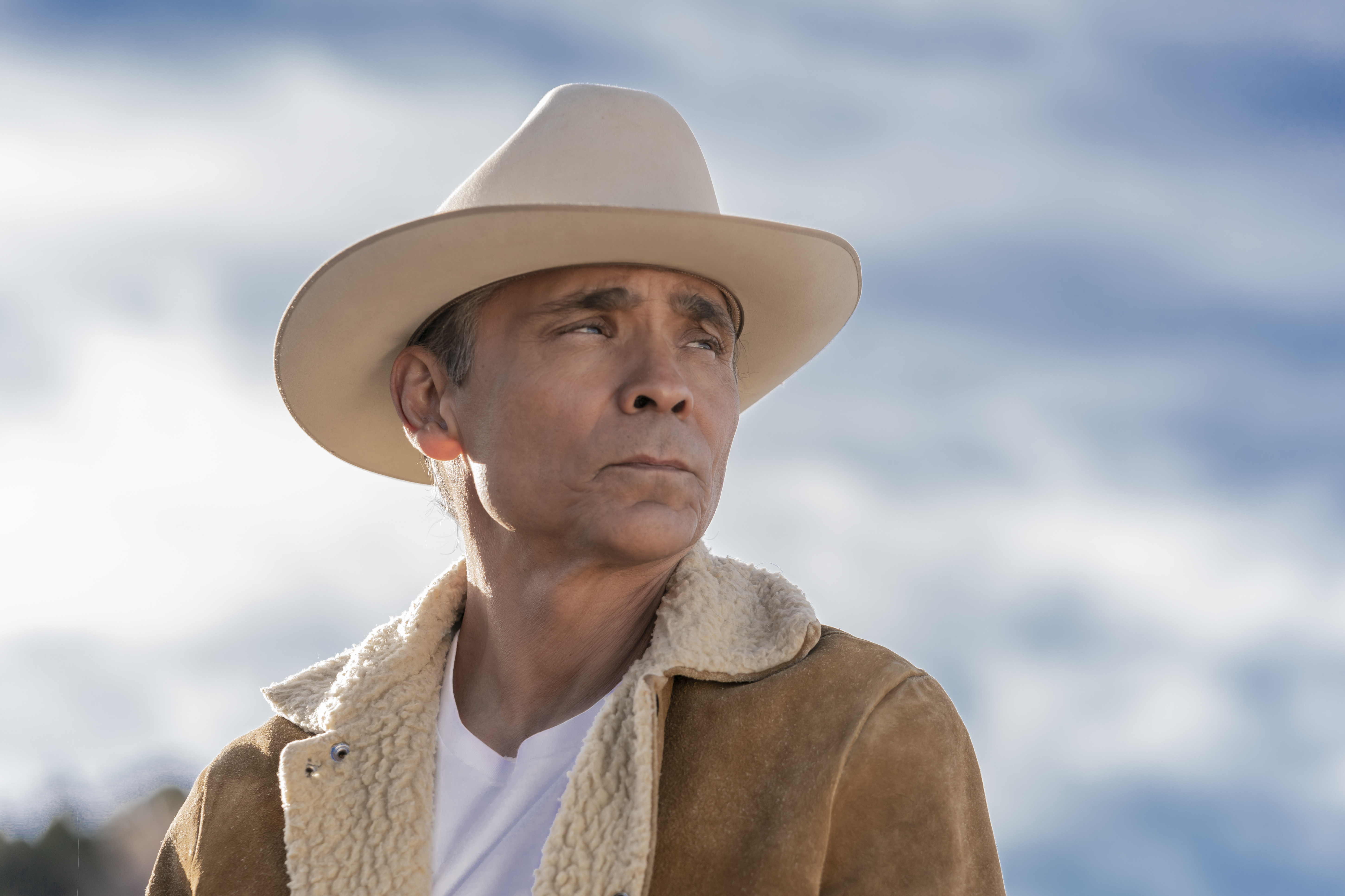 Zahn McClarnon as Joe Leaphorn - Dark Winds _ Season 2, Episode 1
