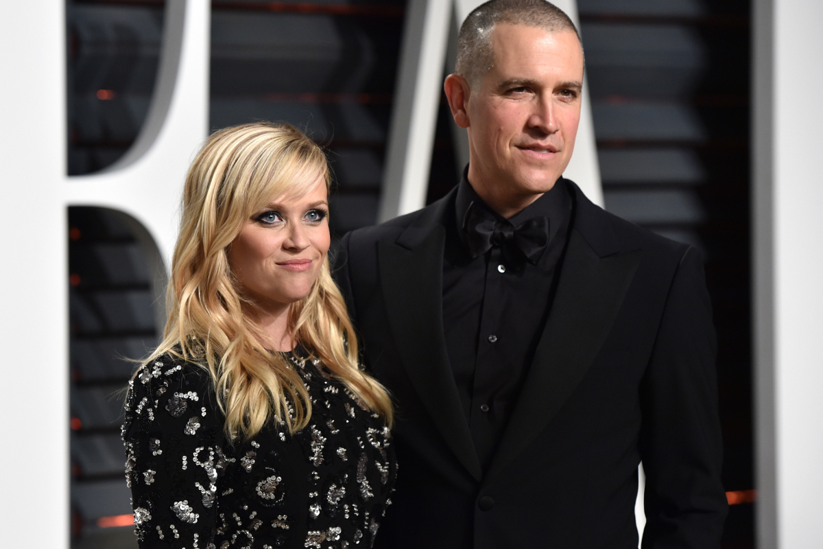 BEVERLY HILLS, CA - FEBRUARY 26: Actress Reese Witherspoon (L) and talent agent Jim Toth attend the 2017 Vanity Fair Oscar Party hosted by Graydon Carter at Wallis Annenberg Center for the Performing Arts on February 26, 2017 in Beverly Hills, California. (