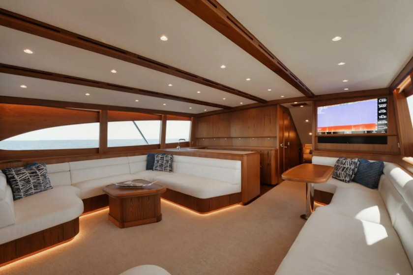 Photo of Hullbilly's ample seating