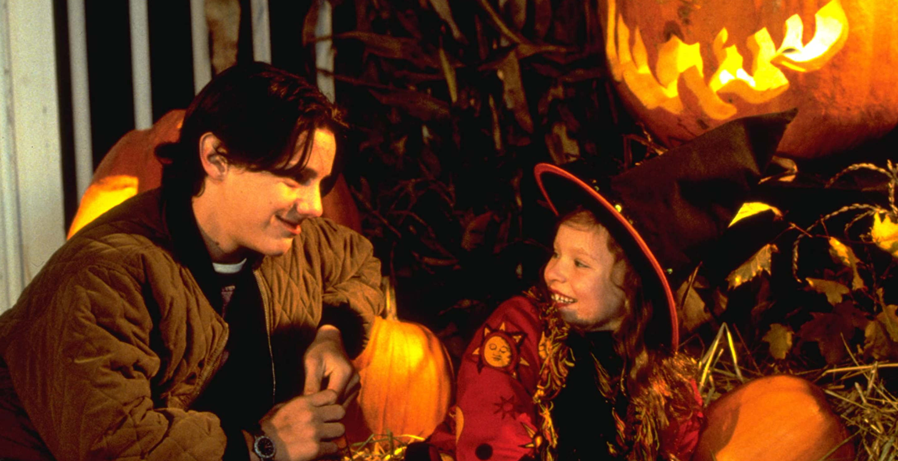 Thora Birch and Omri Katz in Hocus Pocus (1993)